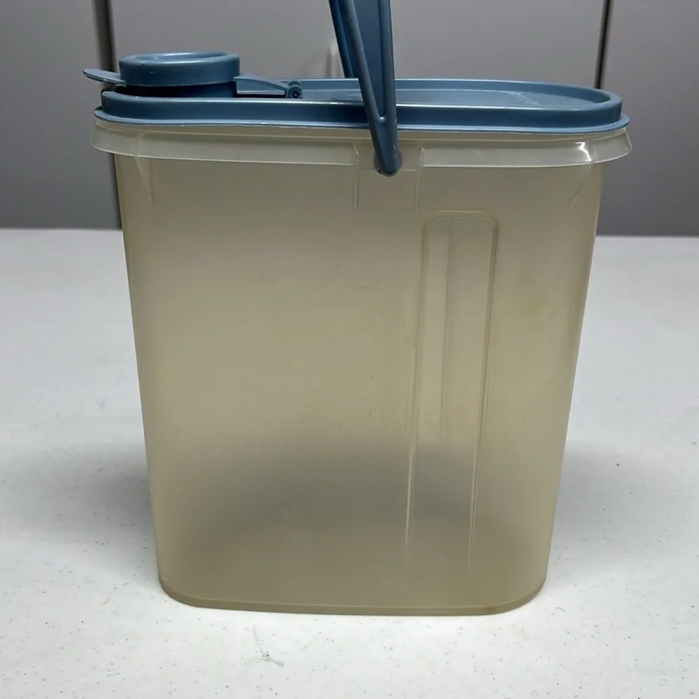 Tupperware Pitcher - Picture 3 of 10